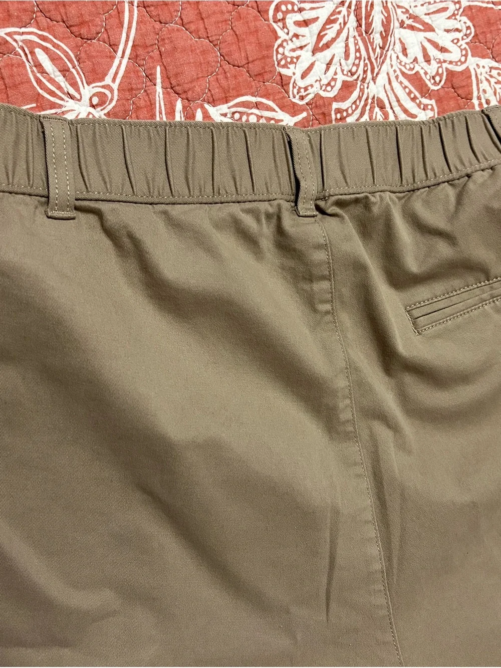 Old Navy Women’s Khaki Flat-Front Shorts